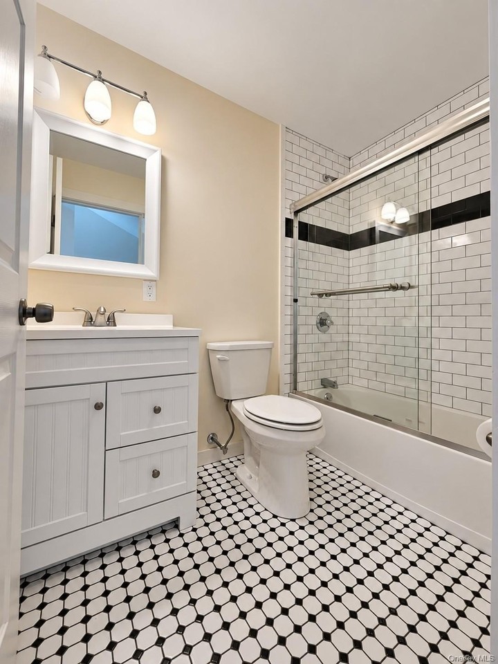 231 Reynolds Rd #11 - Photo 3 of 15