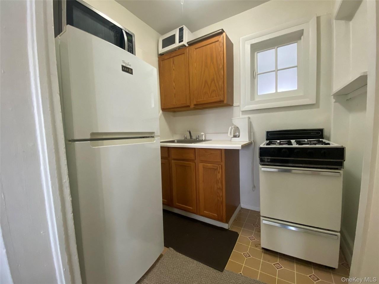 94 Sanfordville Rd #4 - Photo 5 of 9