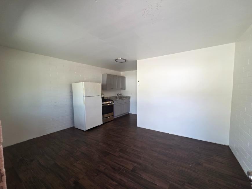 10305 N 15th Ave - Photo 2 of 8