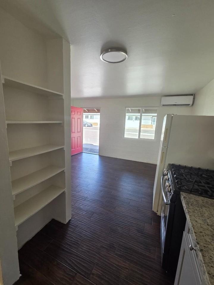 10305 N 15th Ave - Photo 3 of 8