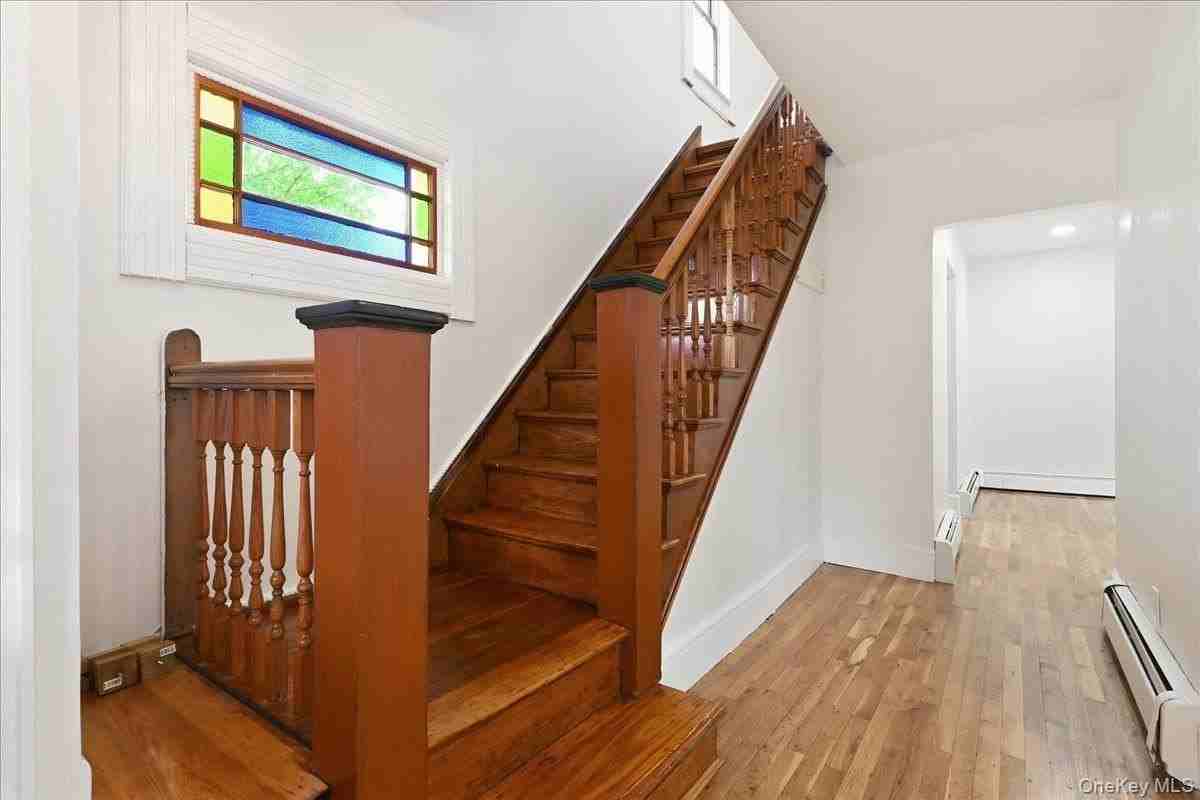 42 Chestnut St - Photo 4 of 22