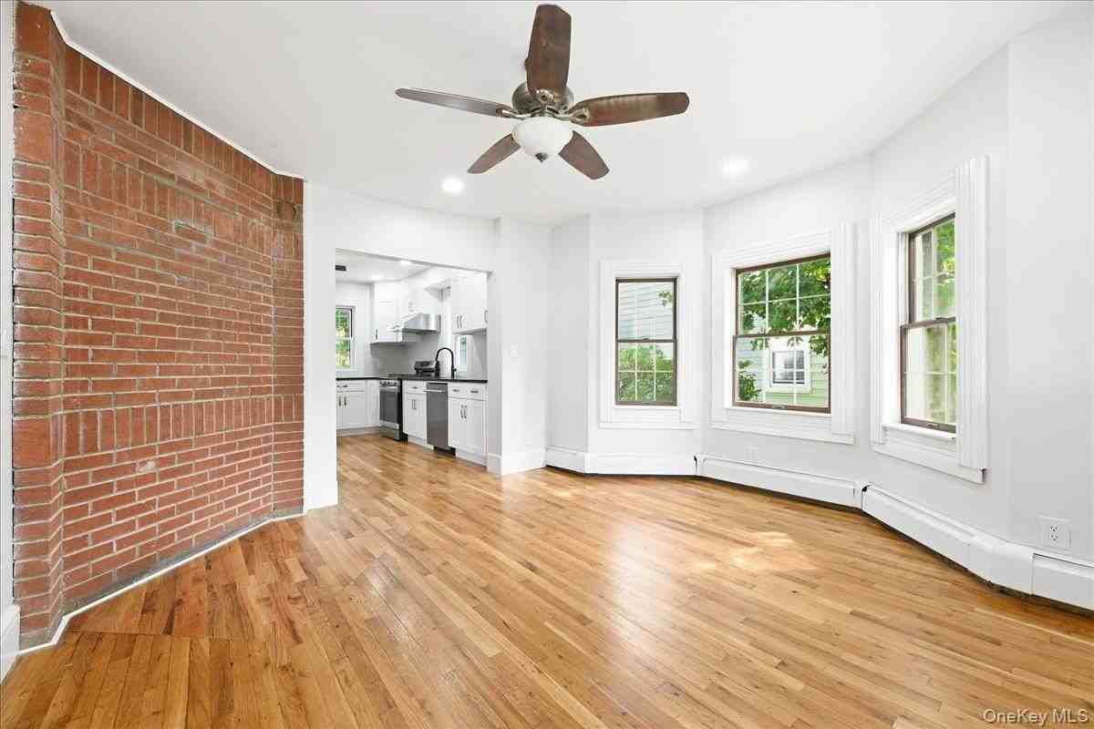 42 Chestnut St - Photo 5 of 22