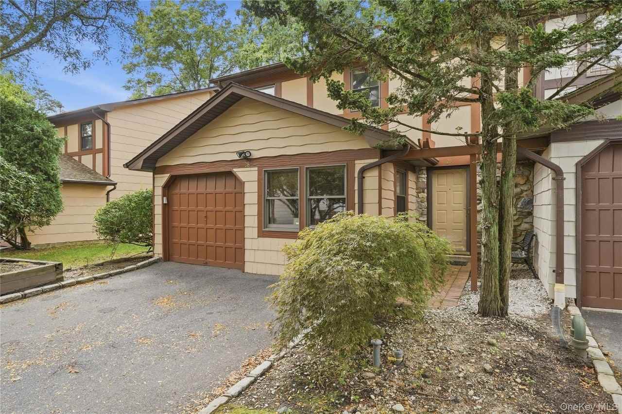 28 Hampton Ct - Photo 3 of 33