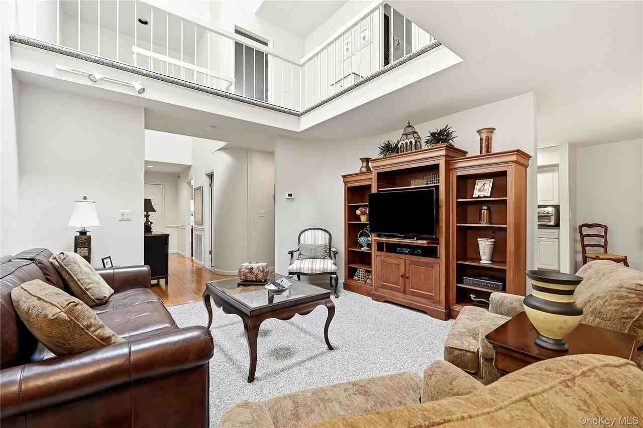 28 Hampton Ct - Photo 7 of 33
