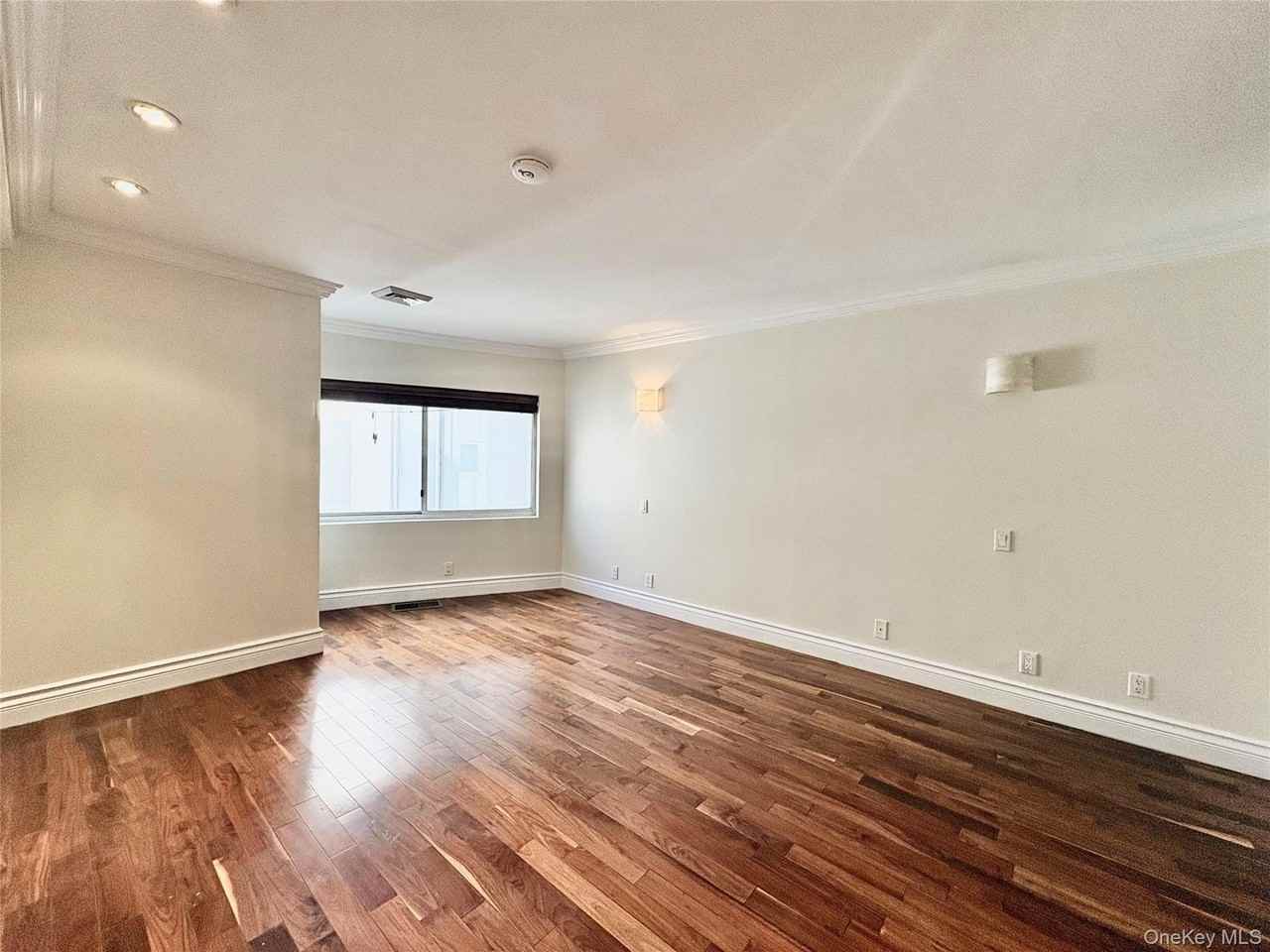 100 Cuttermill Rd #3H - Photo 3 of 17