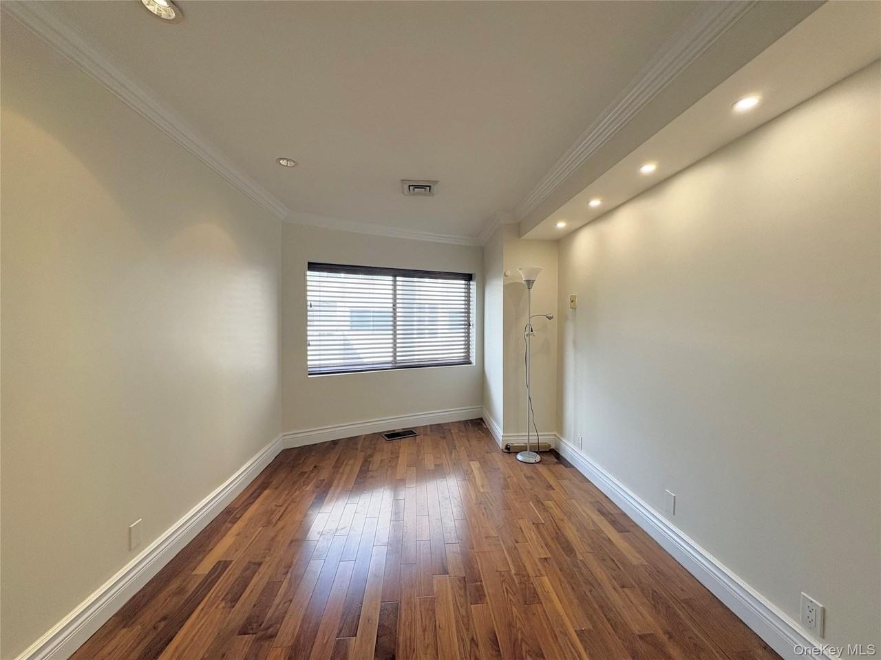 100 Cuttermill Rd #3H - Photo 5 of 17