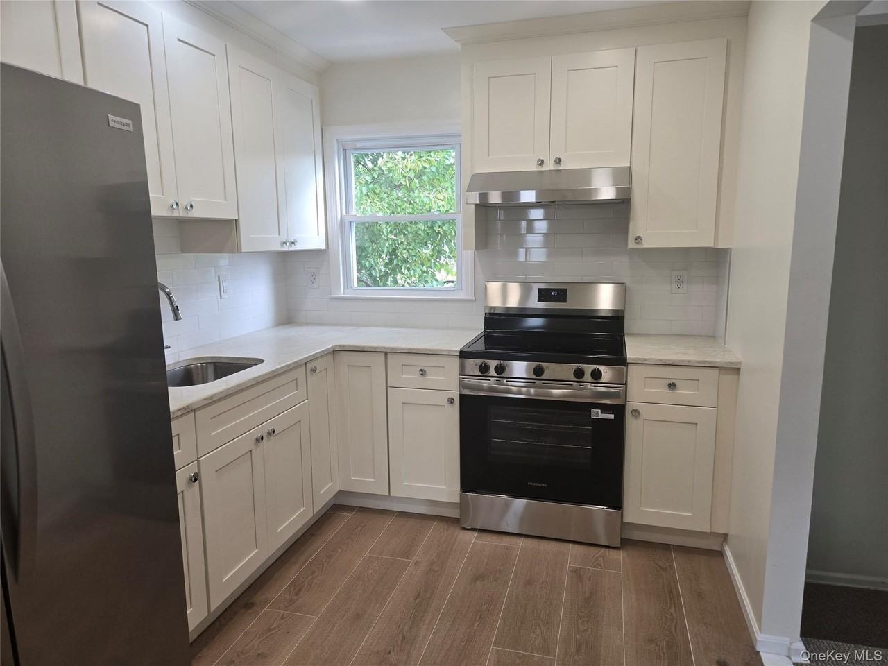 11 Columbia Ave - Photo 3 of 17