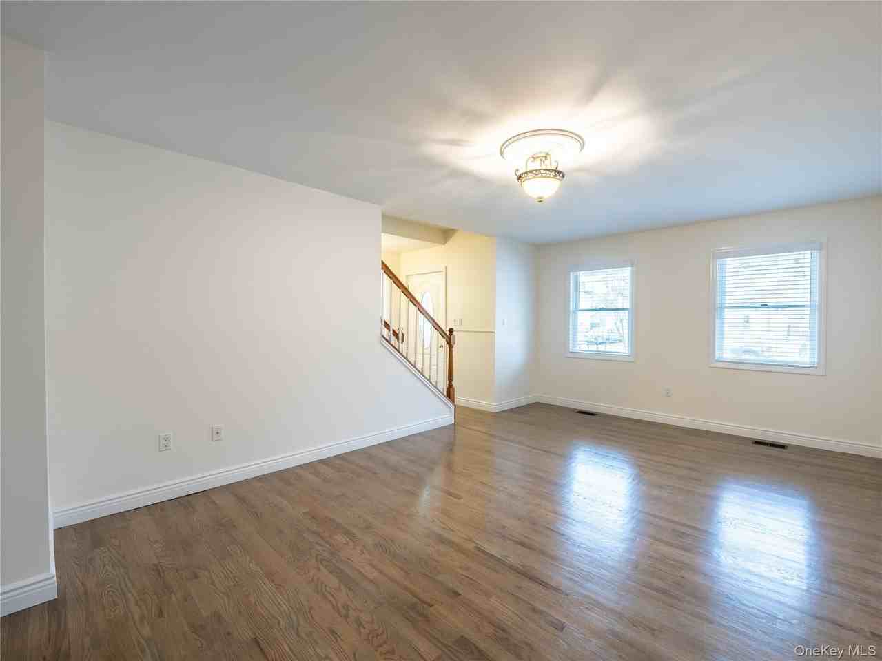 21 Marwood Rd N - Photo 2 of 12