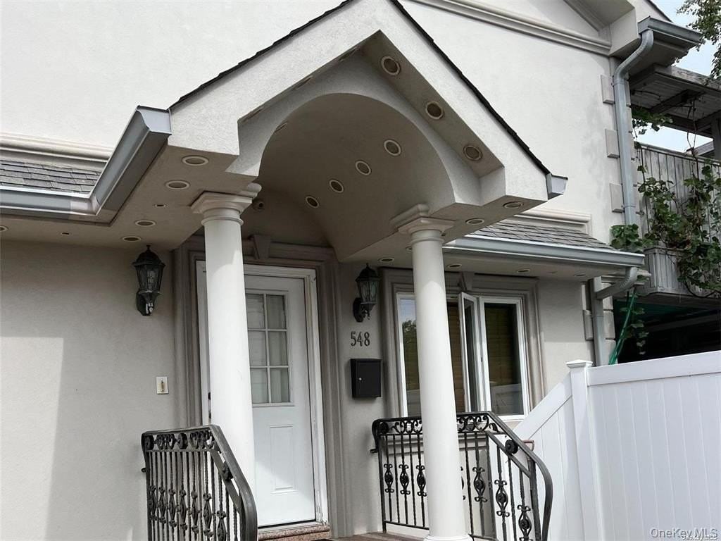 548 S Strong Ave - Photo 3 of 17