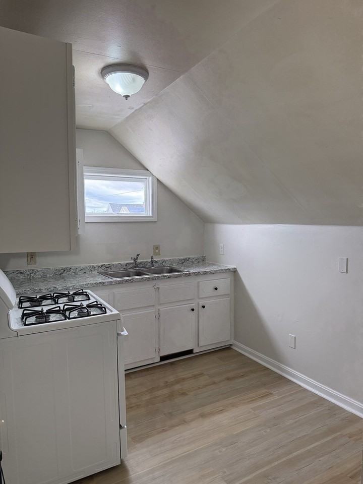105 George St #3 - Photo 3 of 9