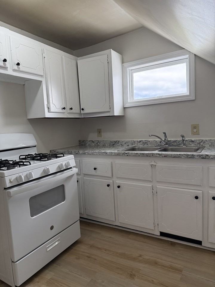 105 George St #3 - Photo 4 of 9