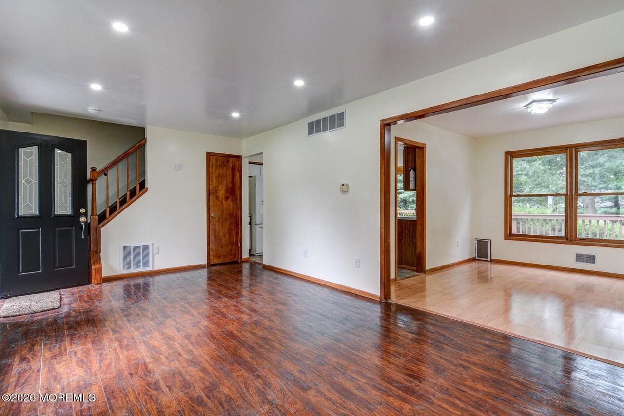 195 Edgemere Court - Photo 4 of 24