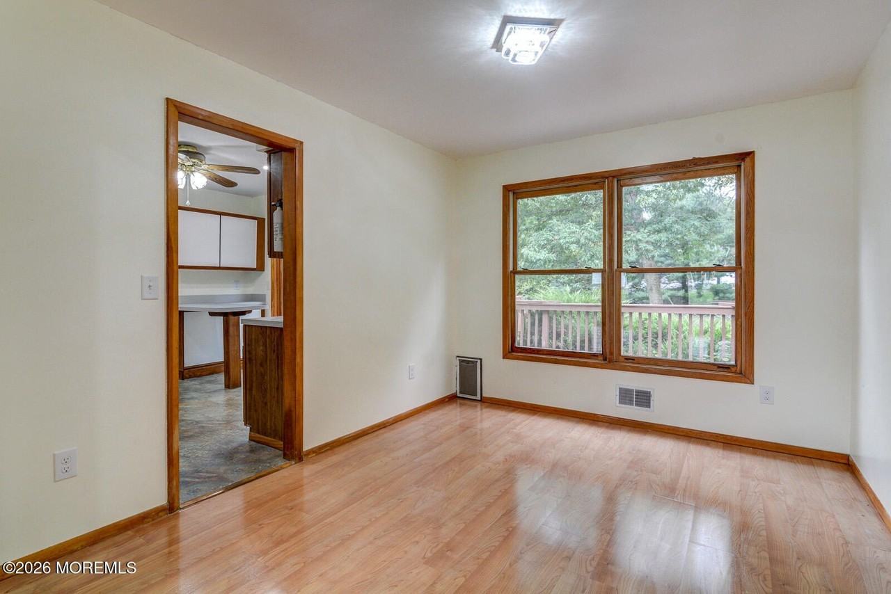 195 Edgemere Court - Photo 5 of 24