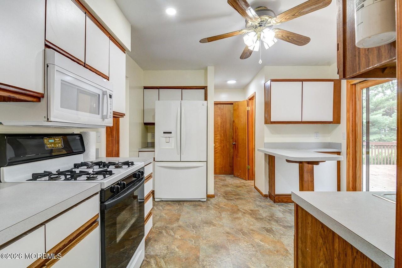 195 Edgemere Court - Photo 7 of 24