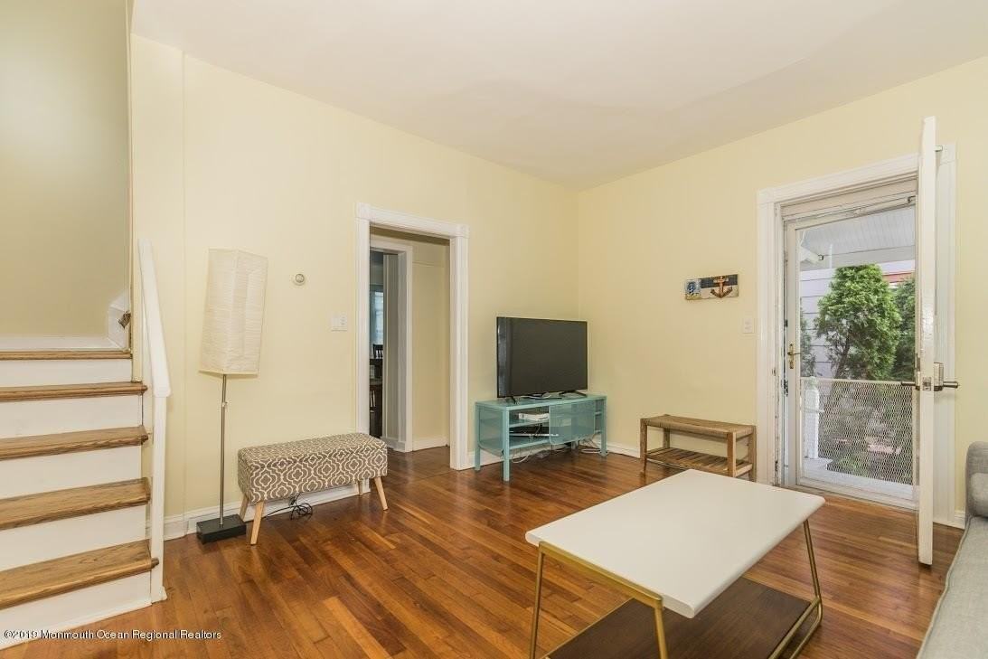 105 Webb Ave - Photo 4 of 20