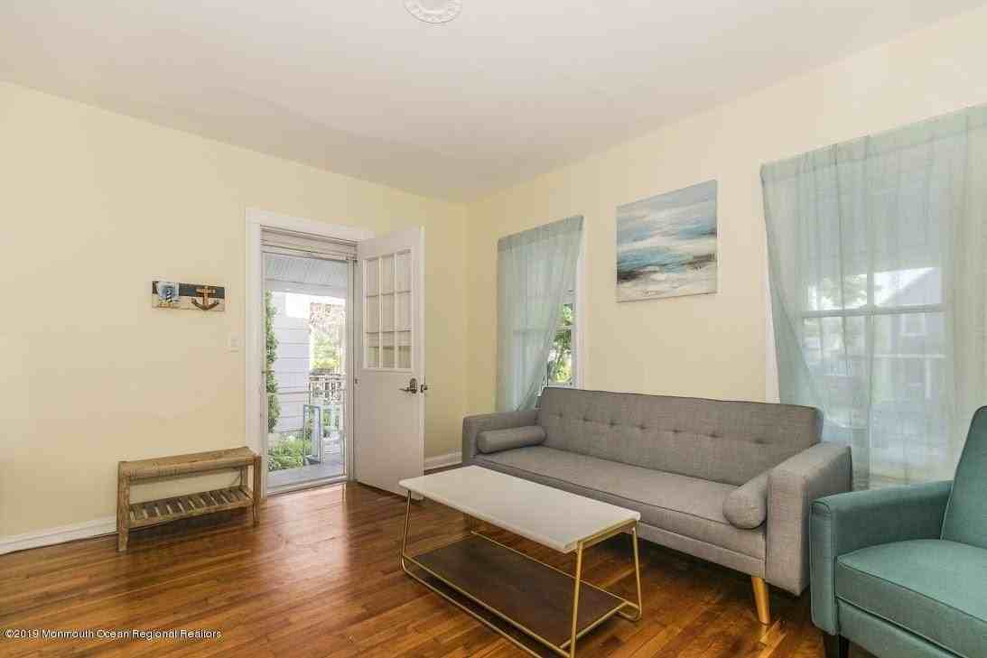 105 Webb Ave - Photo 5 of 20