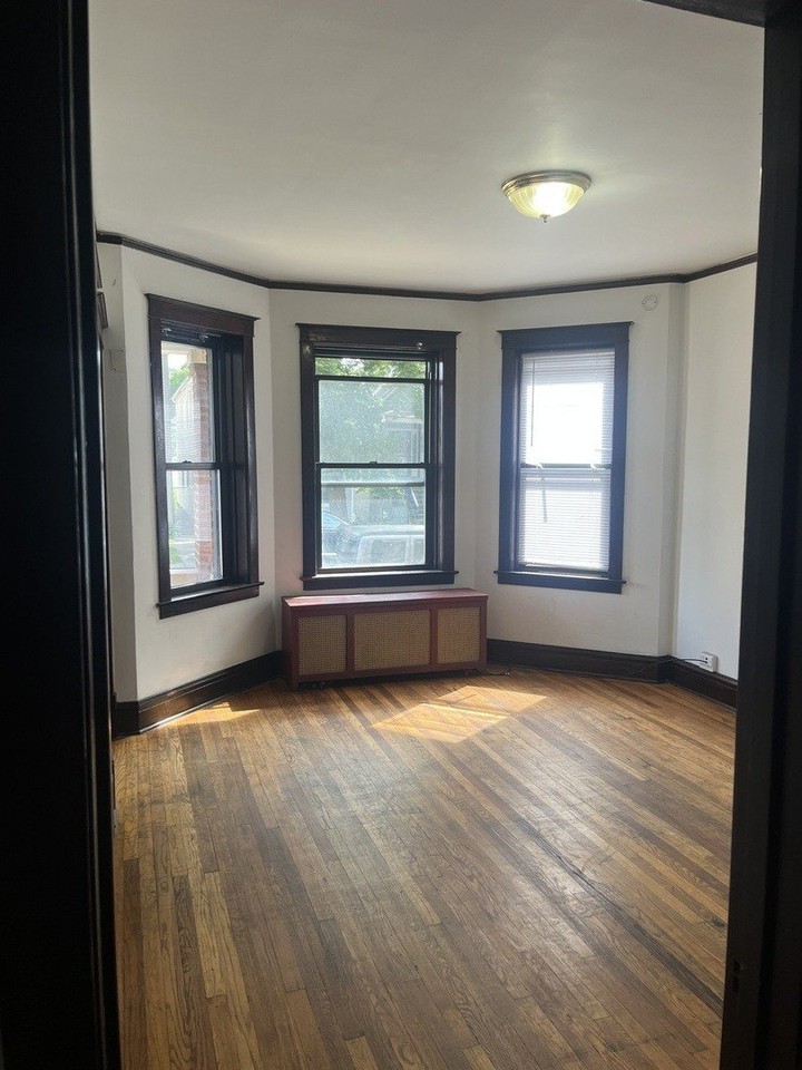 8548 S Manistee Ave #1 - Photo 2 of 11