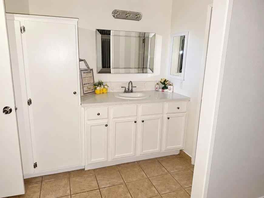 15831 Vanowen St - Photo 5 of 8