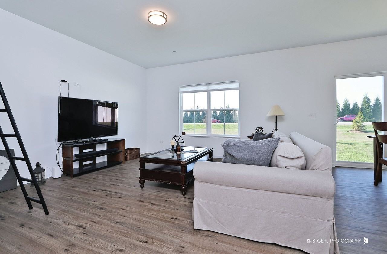 2490 Olivia - Photo 5 of 24