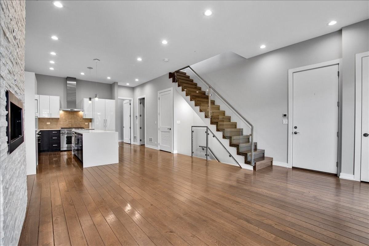 1821 W Armitage Ave #3W - Photo 3 of 28