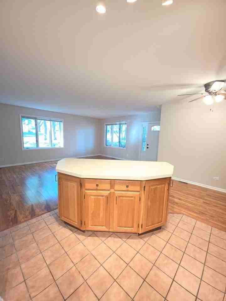 426 S 4th St #1 - Photo 3 of 17