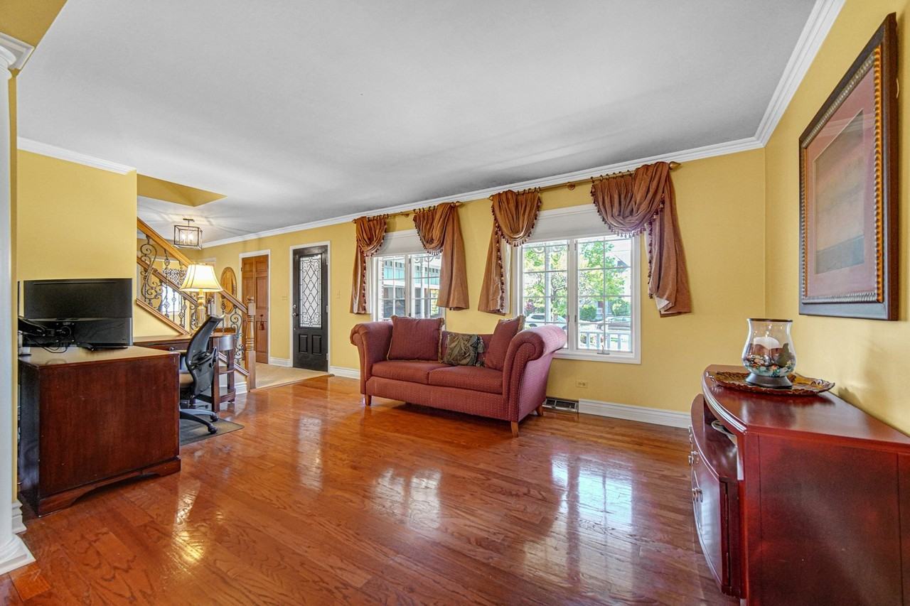 10700 Churchill Dr - Photo 2 of 47