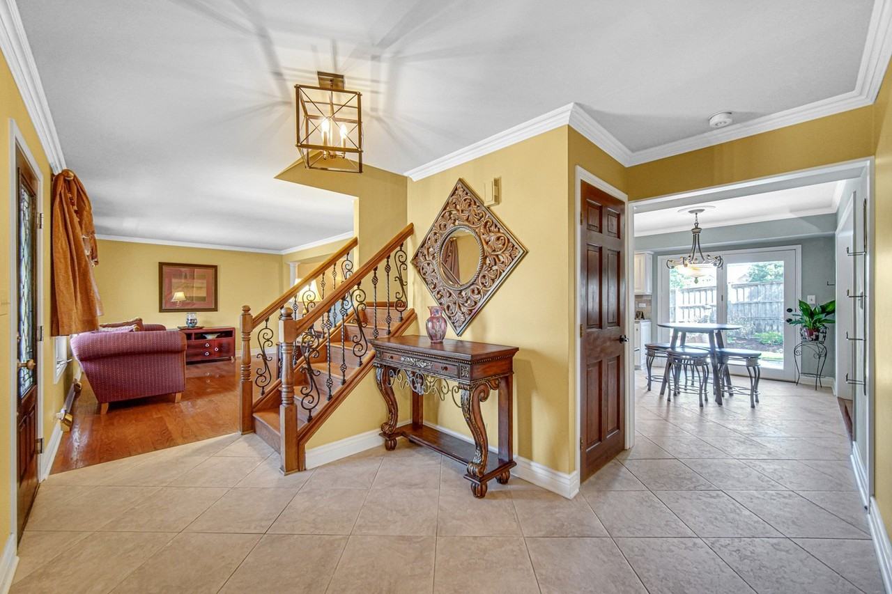 10700 Churchill Dr - Photo 3 of 47