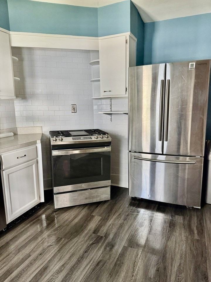 921 Chicago Ave - Photo 5 of 19