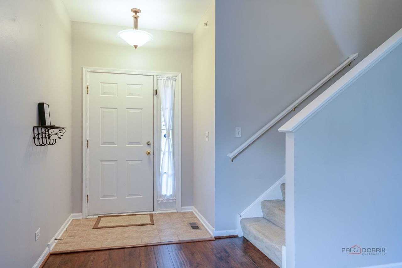 1880 Maureen Dr #1880 - Photo 2 of 32