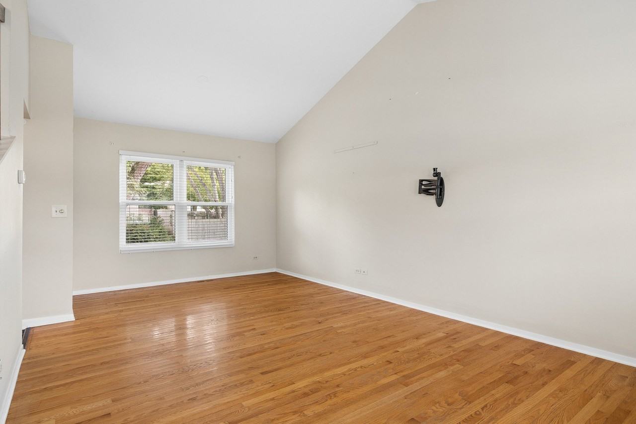 2013 Vanderbilt Ct - Photo 4 of 17