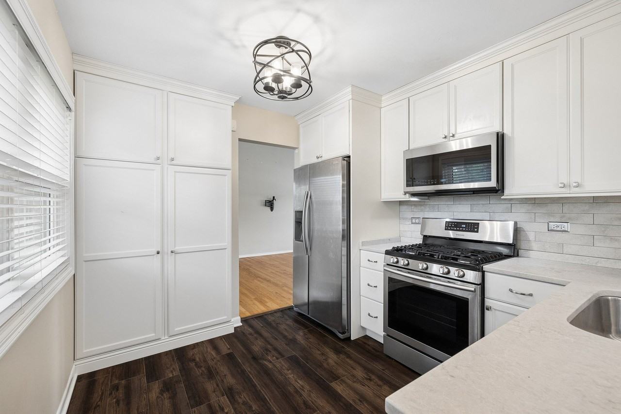 2013 Vanderbilt Ct - Photo 6 of 17
