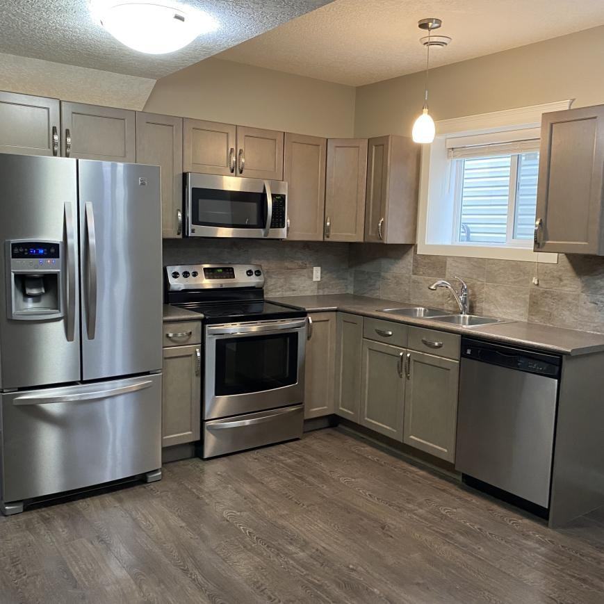 9429 88 St - Photo 2 of 10