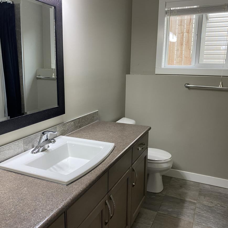 9429 88 St - Photo 5 of 10