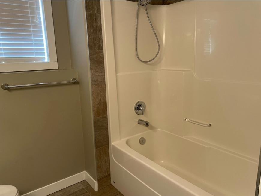 9429 88 St - Photo 6 of 10