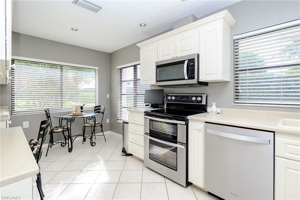 524 Beachwalk Cir - Photo 6 of 34