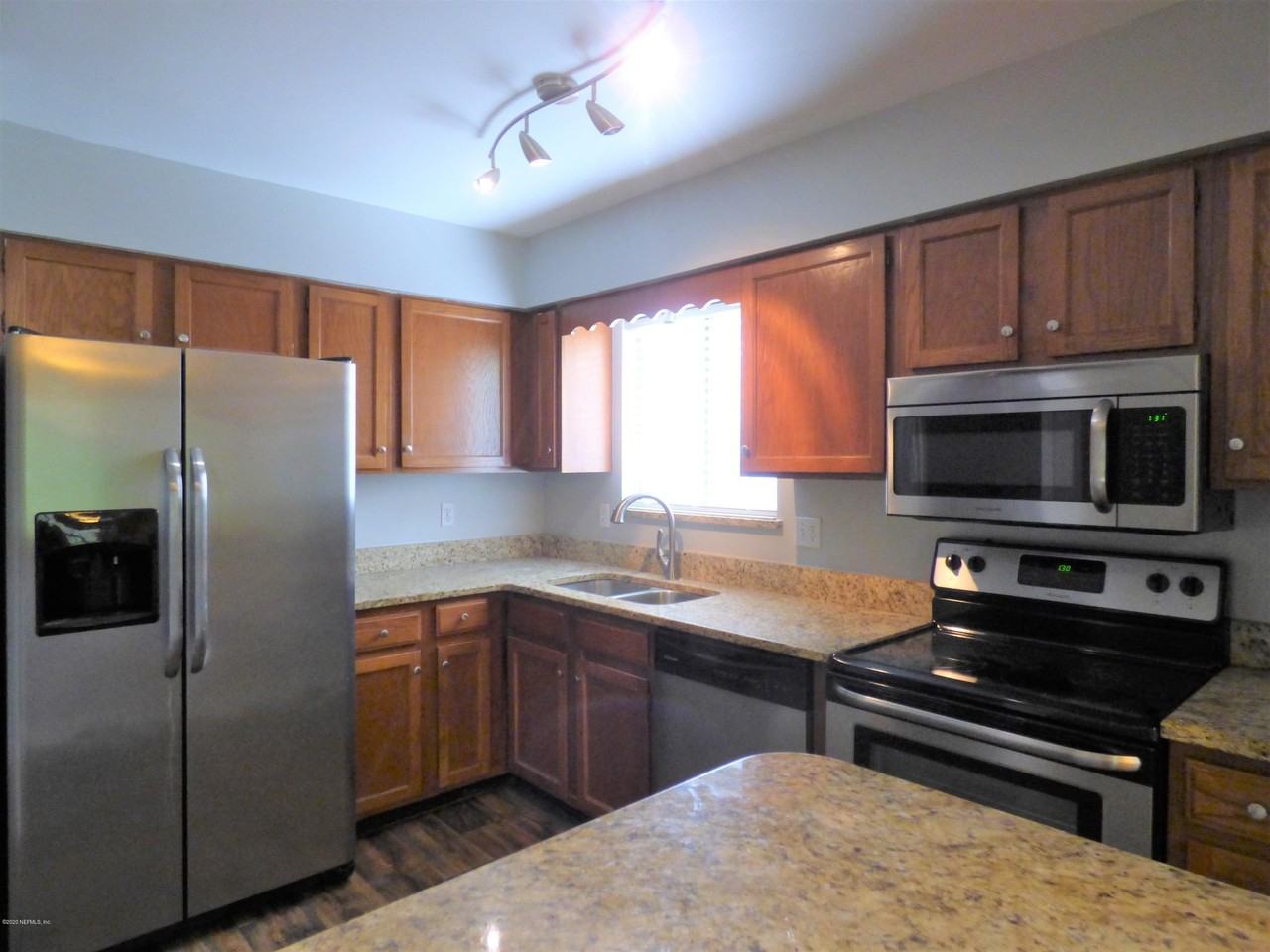 10526 Anchorage Cove Ln - Photo 4 of 14