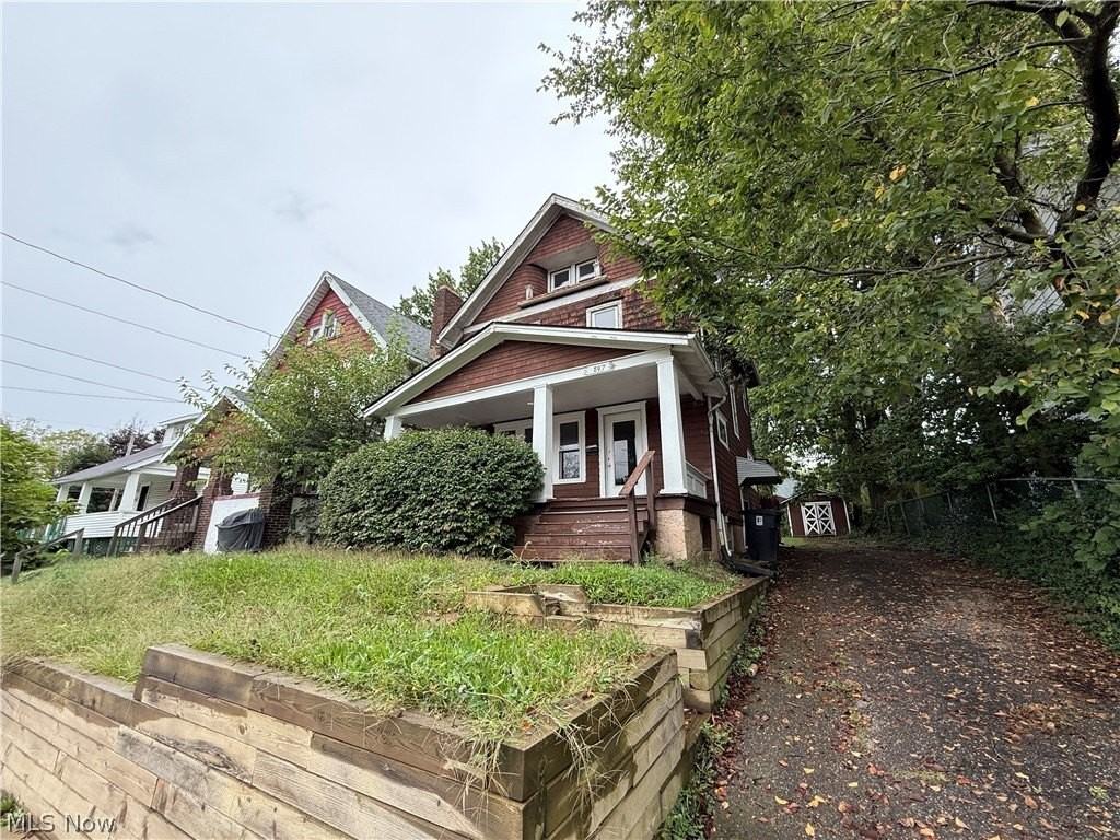 897 Polk Ave - Photo 2 of 28