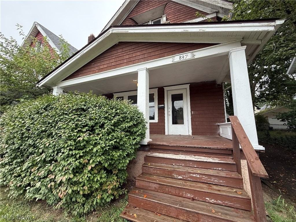 897 Polk Ave - Photo 4 of 28