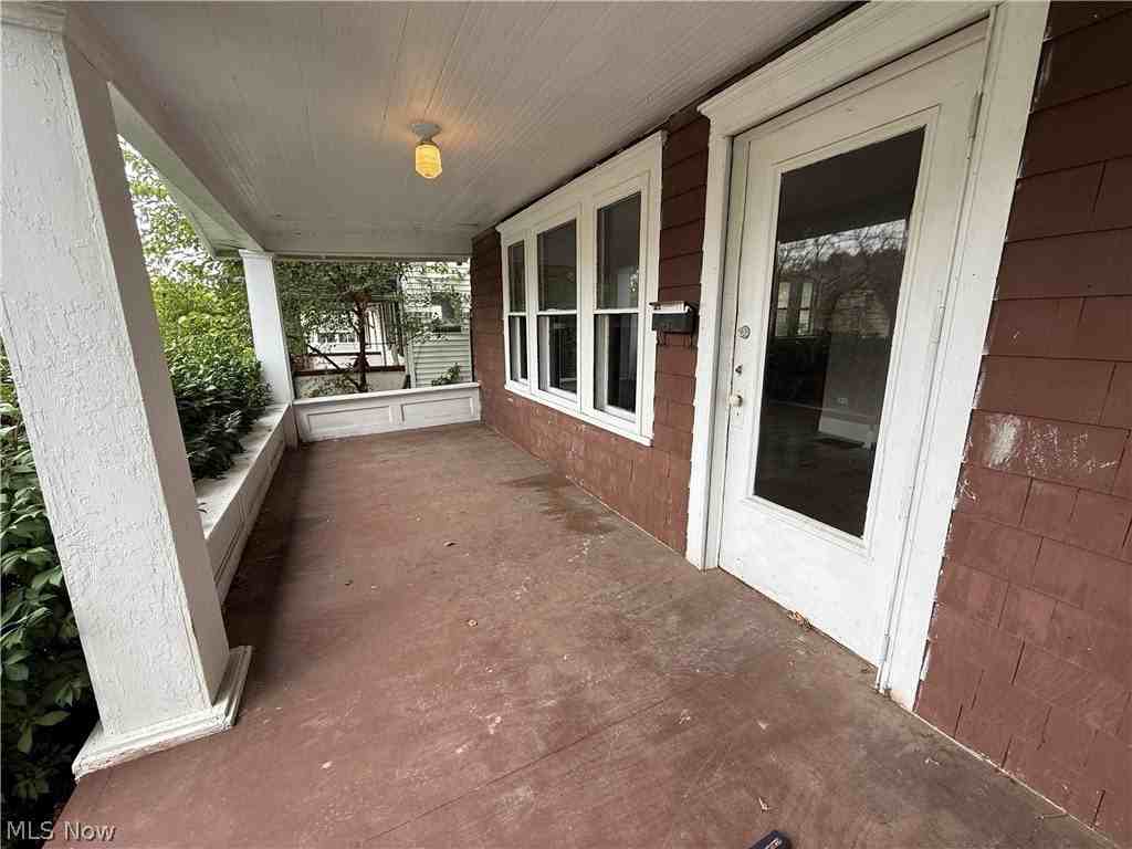897 Polk Ave - Photo 5 of 28