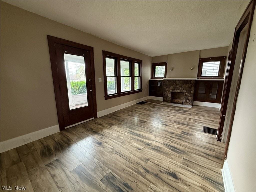 897 Polk Ave - Photo 6 of 28