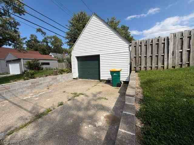 20701 Watson Rd - Photo 7 of 38