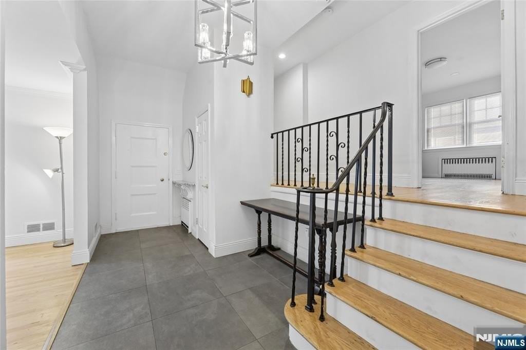 585 W Englewood Ave - Photo 4 of 16