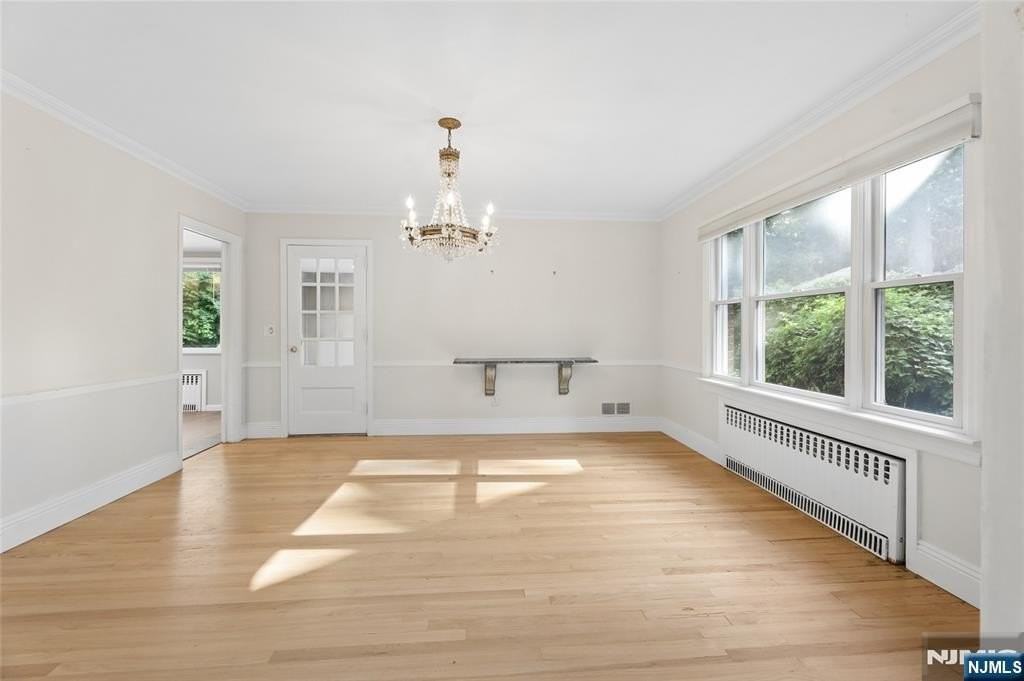 585 W Englewood Ave - Photo 6 of 16