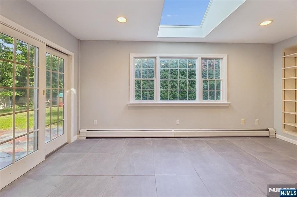 585 W Englewood Ave - Photo 7 of 16