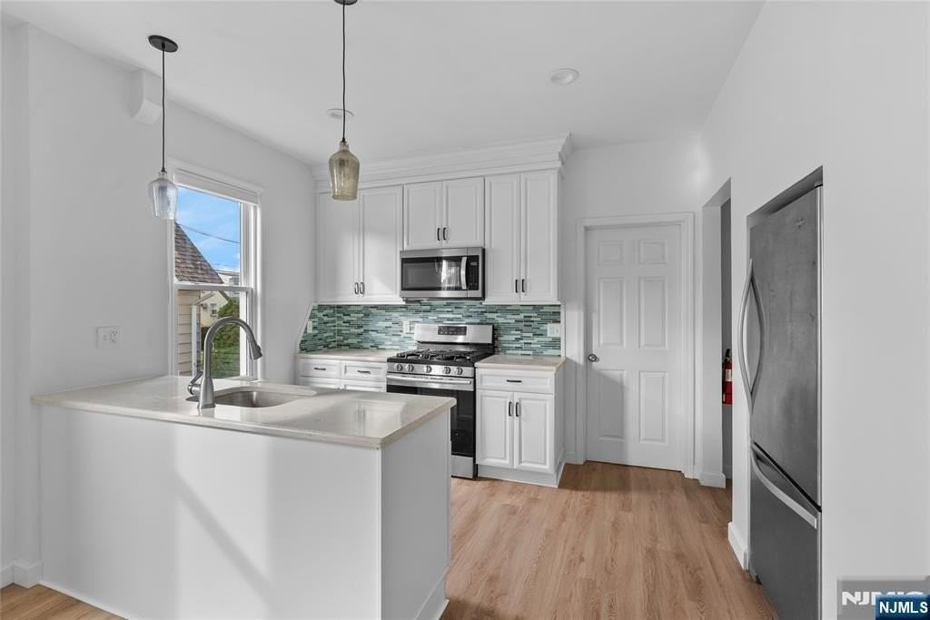 97 Bergen St #1stFL - Photo 2 of 18