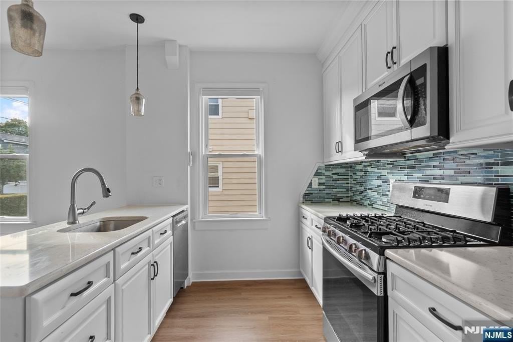 97 Bergen St #1stFL - Photo 3 of 18