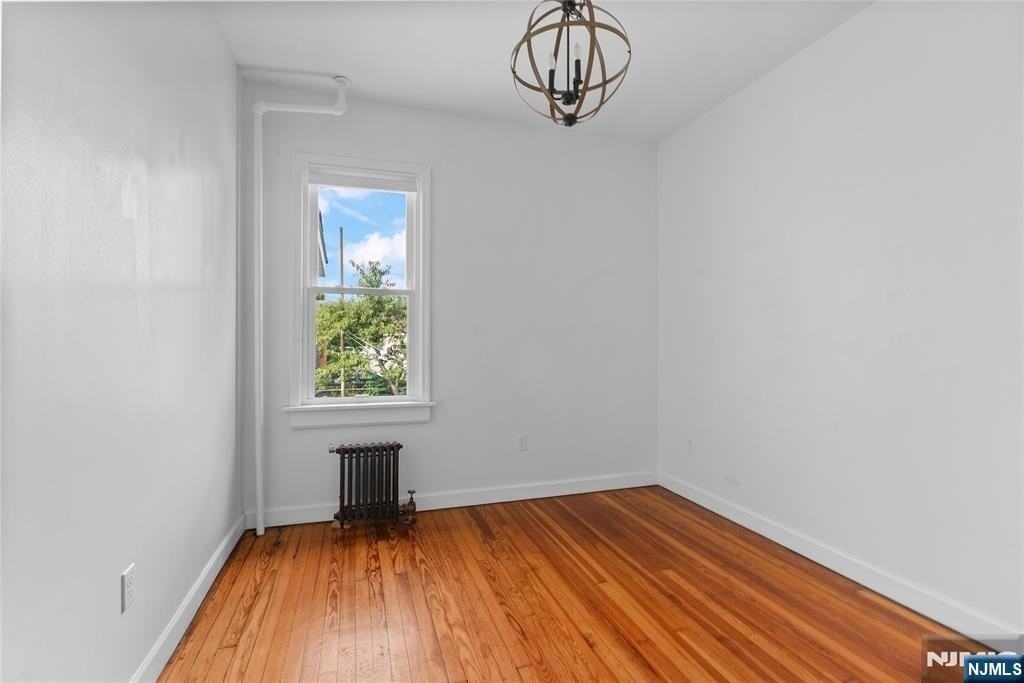 97 Bergen St #1stFL - Photo 7 of 18