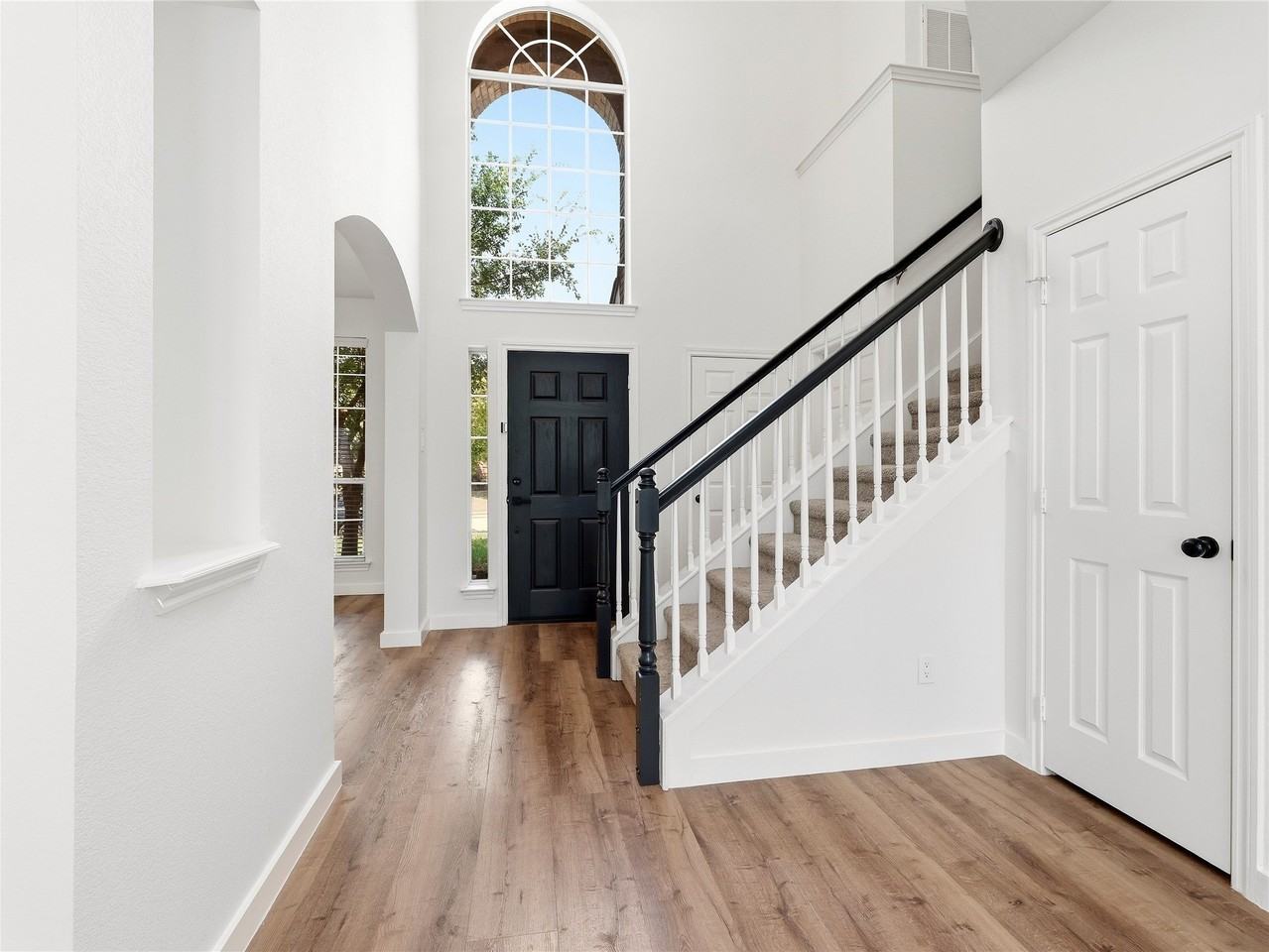 4844 Jodi Dr - Photo 2 of 40