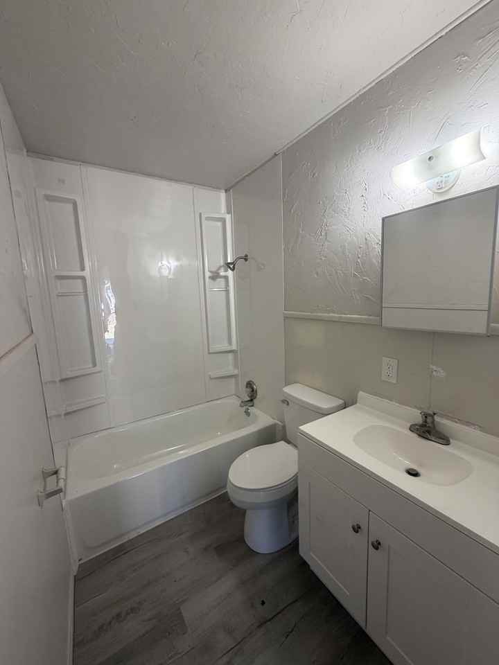3904 Se 16th Ave #1 - Photo 7 of 40