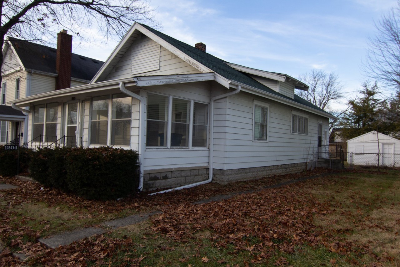 1204 W Spencer Ave - Photo 2 of 20